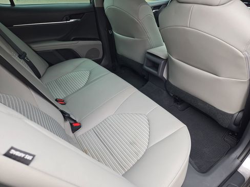 Used 2020 Toyota Camry SE w/ Carpet Mat Package FWD image 11