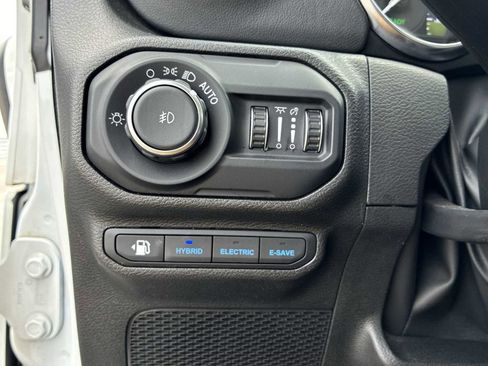 Used 2022 Jeep Wrangler Unlimited Sahara image 18