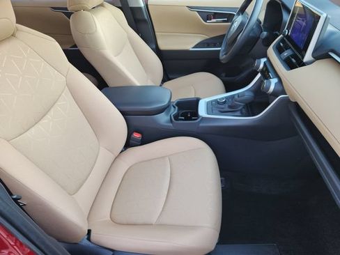 Used 2025 Toyota RAV4 XLE w/ Convenience Package AWD/4WD image 12