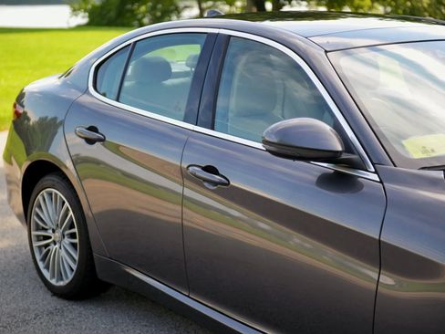 Used 2018 Alfa Romeo Giulia Ti w/ Quick Order Package 22X Lusso AWD/4WD image 39
