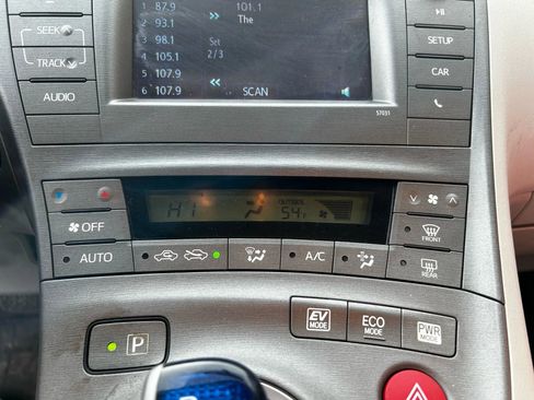 Used 2014 Toyota Prius Two image 19