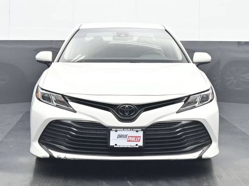 Used 2018 Toyota Camry LE FWD image 1