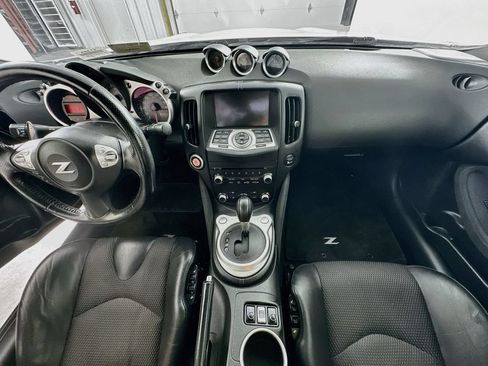 Used 2019 Nissan 370Z Touring RWD image 10