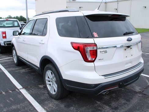 Used 2018 Ford Explorer XLT w/ Equipment Group 202A AWD/4WD image 9