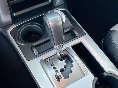 Used 2018 Toyota 4Runner SR5 Premium image 17