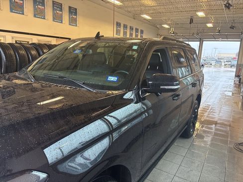 Used 2023 Ford Expedition Limited image 1