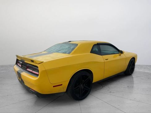 Used 2018 Dodge Challenger SXT image 5