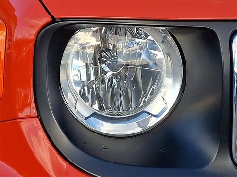 Used 2020 Jeep Renegade Latitude image 9