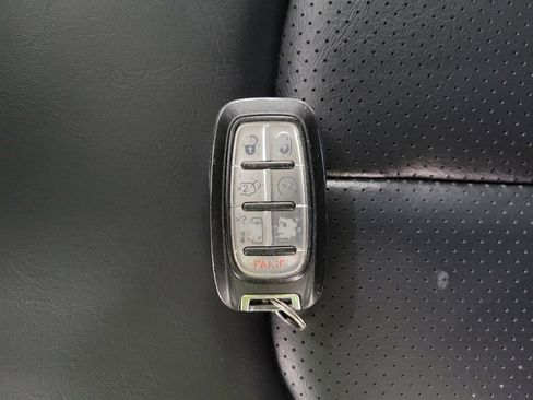 Used 2020 Chrysler Voyager Lxi FWD image 32