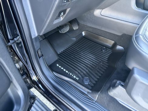 Certified 2025 Ford Expedition Platinum image 23