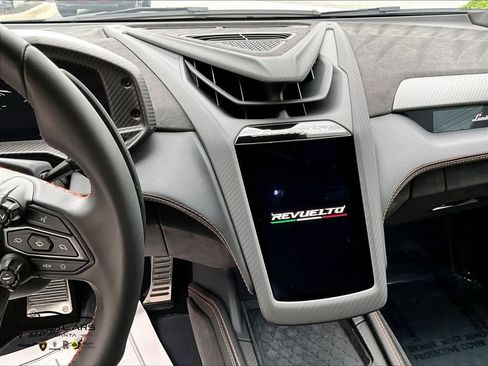 Used 2026 Lamborghini Revuelto AWD/4WD image 7