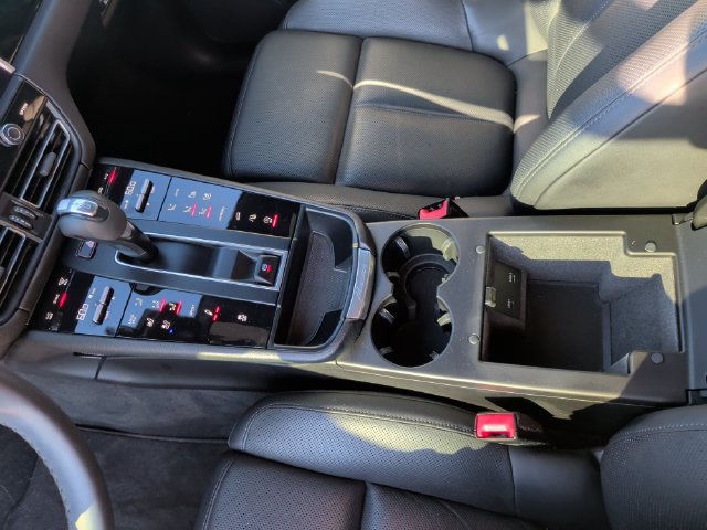 Used 2022 Porsche Macan S AWD/4WD image 22