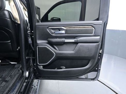 Used 2019 RAM 1500 Laramie AWD/4WD image 16