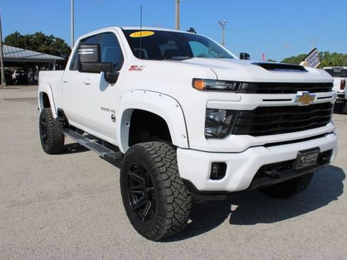 Used 2025 Chevrolet Silverado 2500 LT AWD/4WD image 15