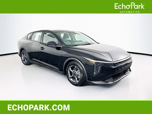 Used 2025 Kia K4 LXS image 1