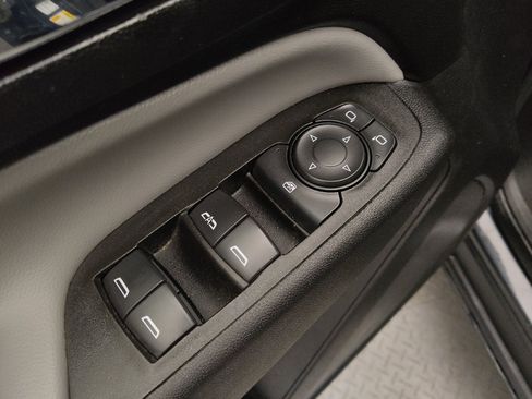Used 2022 Chevrolet Equinox LS w/ Driver Confidence II Package FWD image 27