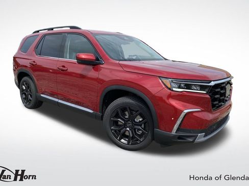 New 2025 Honda Pilot Touring image 1