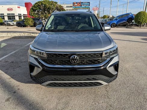 Certified 2023 Volkswagen Taos SE image 9
