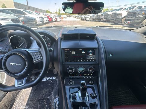 Used 2020 Jaguar F-TYPE R image 15