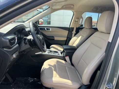 Used 2020 Ford Explorer XLT w/ Equipment Group 202A AWD/4WD image 28
