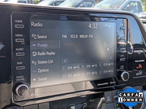 Used 2021 Toyota Highlander XLE AWD/4WD image 25