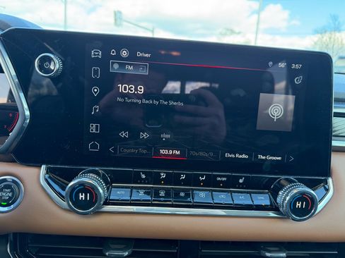 Used 2024 GMC Canyon AT4 w/ Technology Package image 18