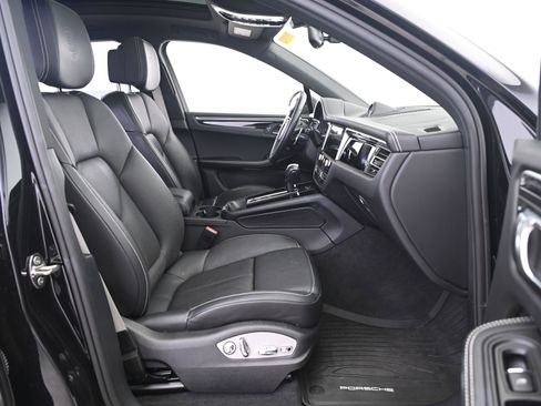 Certified 2023 Porsche Macan Turbo AWD/4WD image 23