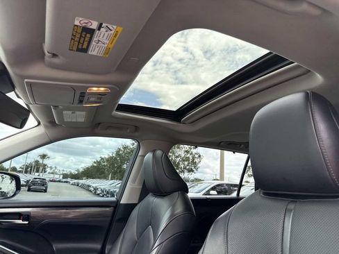Used 2022 Toyota Highlander Limited FWD image 28