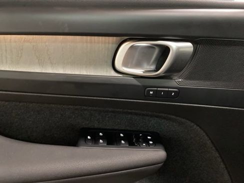 Used 2025 Volvo XC40 B5 Plus image 34