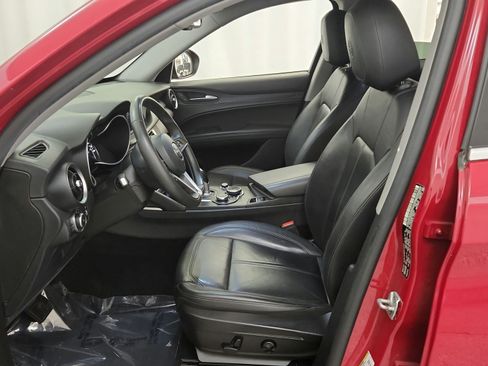 Used 2018 Alfa Romeo Stelvio AWD image 18