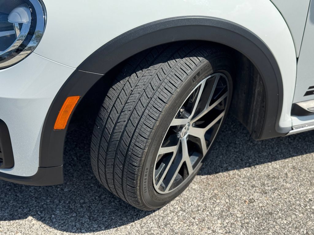 Used 2018 Volkswagen Beetle 2.0T Dune FWD image 38