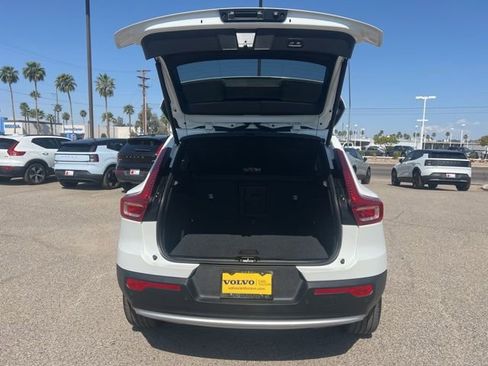 Used 2025 Volvo XC40 B5 Core w/ Climate Package image 26