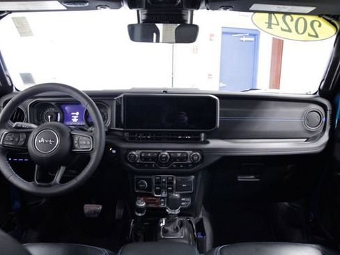 Used 2024 Jeep Wrangler Unlimited Rubicon 4xe image 18