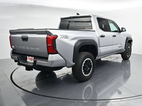 Used 2024 Toyota Tacoma TRD Off-Road AWD/4WD image 7