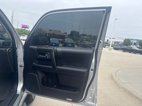 Used 2016 Toyota 4Runner Limited AWD/4WD image 26