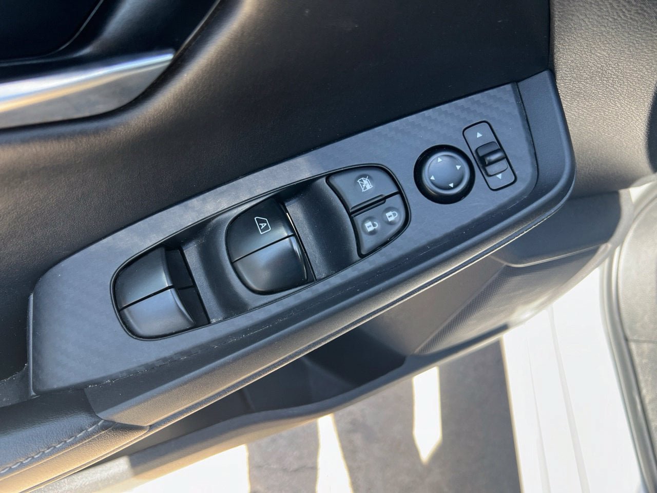 Used 2024 Nissan Sentra SV FWD image 12