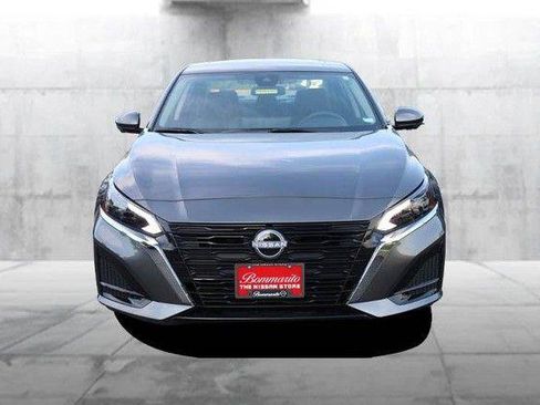 Used 2025 Nissan Altima 2.5 SL FWD image 4