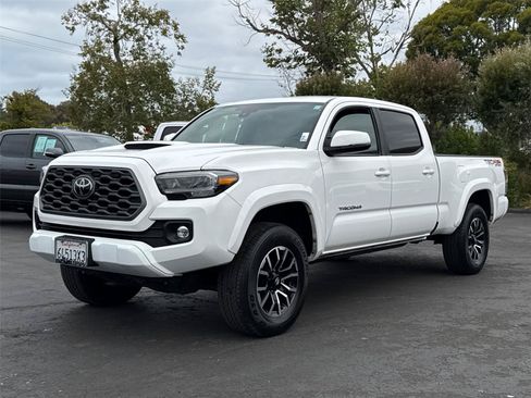 Used 2023 Toyota Tacoma TRD Sport AWD/4WD image 4