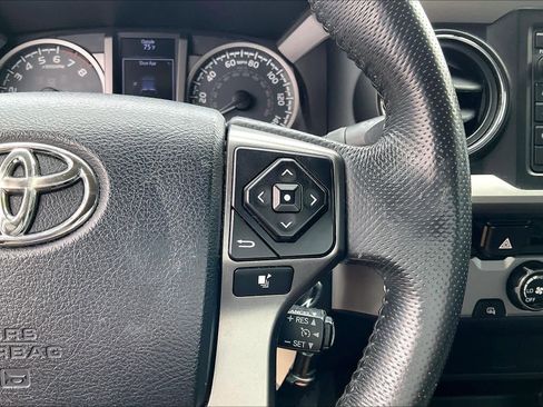 Used 2017 Toyota Tacoma SR5 w/ Tow Package image 19