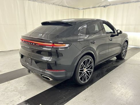 Certified 2025 Porsche Cayenne Coupe AWD/4WD image 3