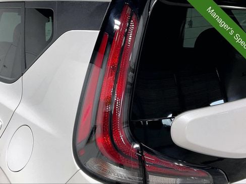 Used 2025 Kia Soul LX w/ LX Technology Package FWD image 35