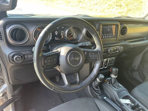Used 2022 Jeep Wrangler Unlimited Sport image 11