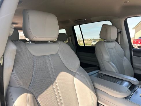 Used 2024 Jeep Wagoneer L Series II w/ Flexible Seating Group image 32