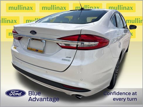 Used 2018 Ford Fusion SE w/ Fusion SE Technology Package image 4