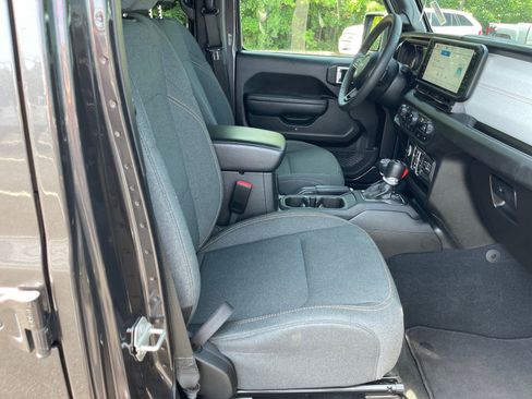 Used 2024 Jeep Wrangler Unlimited Sport AWD/4WD image 19