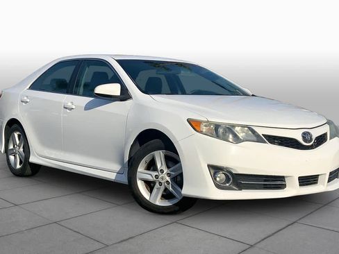 Used 2012 Toyota Camry SE FWD image 2