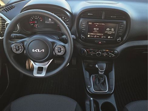 Used 2022 Kia Soul LX w/ Technology Package image 11