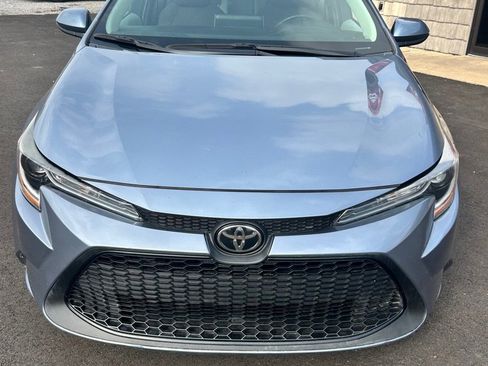Used 2021 Toyota Corolla LE FWD image 2