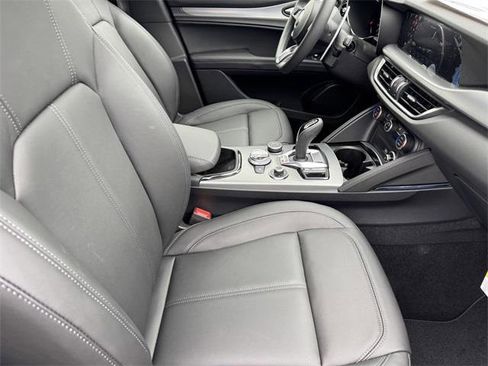 New 2025 Alfa Romeo Stelvio Sprint image 9