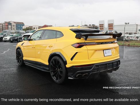 Used 2019 Lamborghini Urus image 3